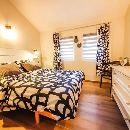 Escale J-p In With Garden